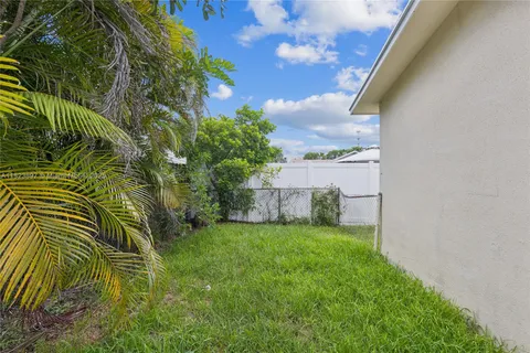 156 SW 126th Ave, Plantation FL 33325