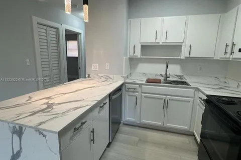 1100 NE 2nd St # 2, Hallandale Beach FL 33009