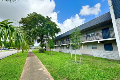 8001 Fairview Dr # 107, Tamarac FL 33321