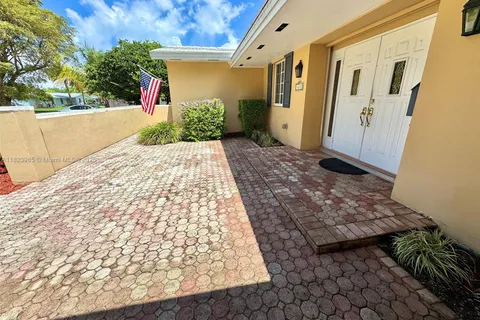 16225 SW 88th Ave Rd, Palmetto Bay FL 33157