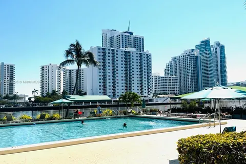 1000 Parkview Dr # 605, Hallandale Beach FL 33009