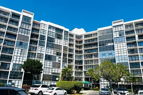 1000 Parkview Dr # 605, Hallandale Beach FL 33009
