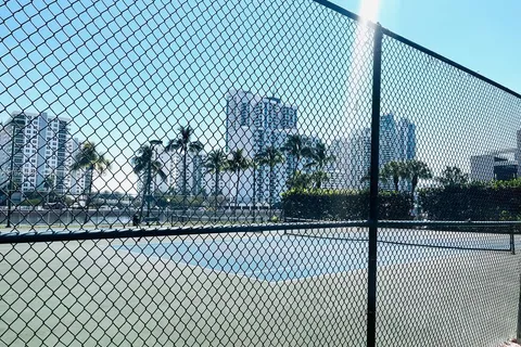 1000 Parkview Dr # 605, Hallandale Beach FL 33009