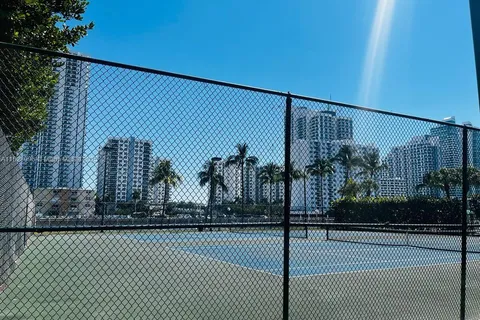 1000 Parkview Dr # 605, Hallandale Beach FL 33009