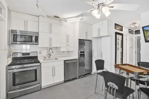 441 Collins Ave # 4, Miami Beach FL 33139