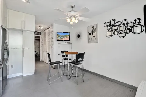 441 Collins Ave # 4, Miami Beach FL 33139