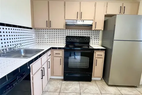 20800 NE 8th Ct # 17, Miami FL 33179