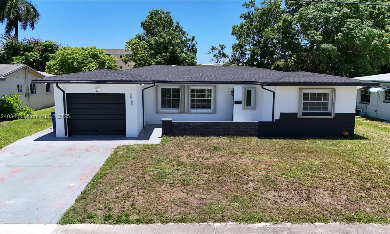 2568 NW 34th Ter, Lauderdale Lakes FL 33311