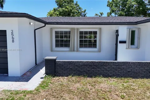 2568 NW 34th Ter, Lauderdale Lakes FL 33311