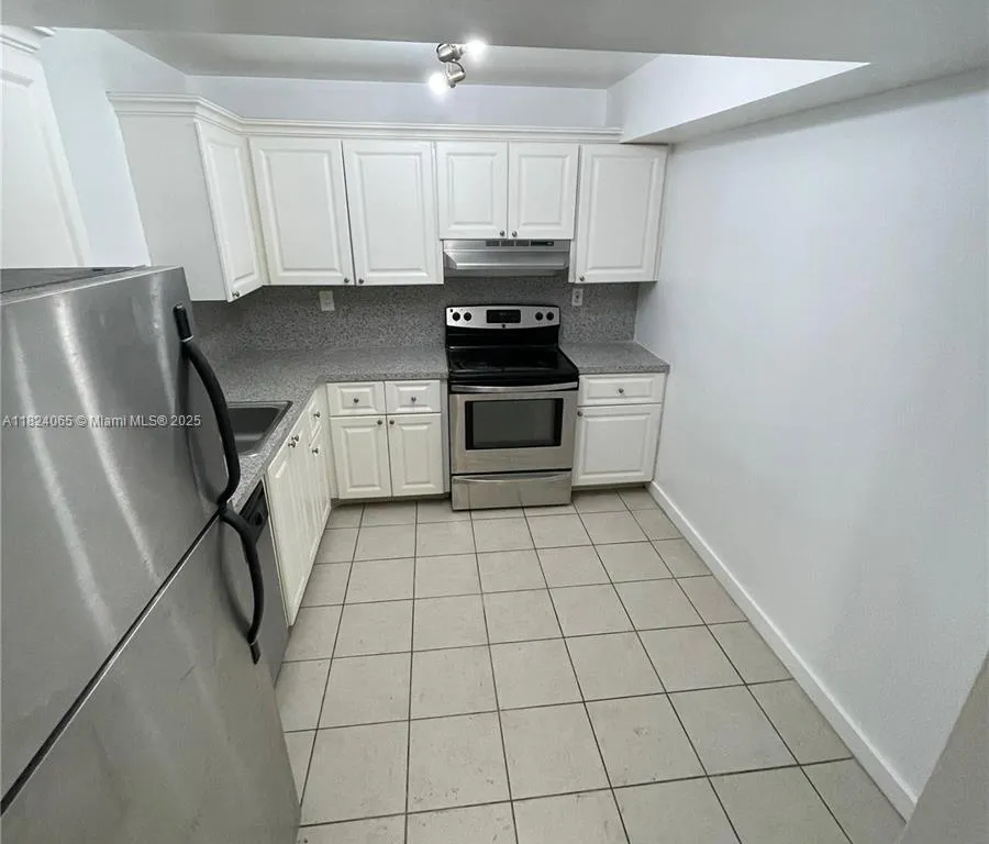 711 N Pine Island Rd # 209, Plantation FL 33324