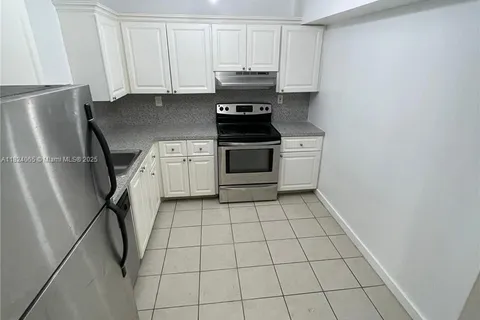 711 N Pine Island Rd # 209, Plantation FL 33324