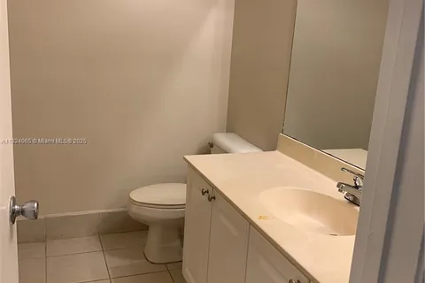 711 N Pine Island Rd # 209, Plantation FL 33324