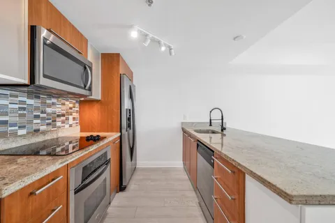 185 SW 7th St # 2703, Miami FL 33130