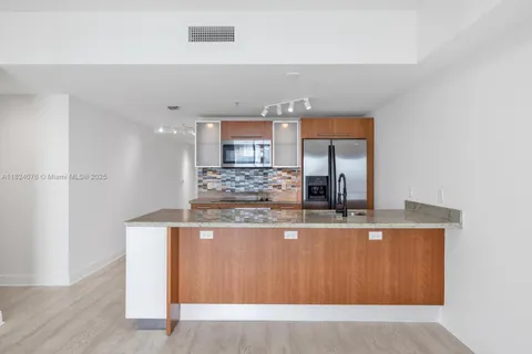 185 SW 7th St # 2703, Miami FL 33130
