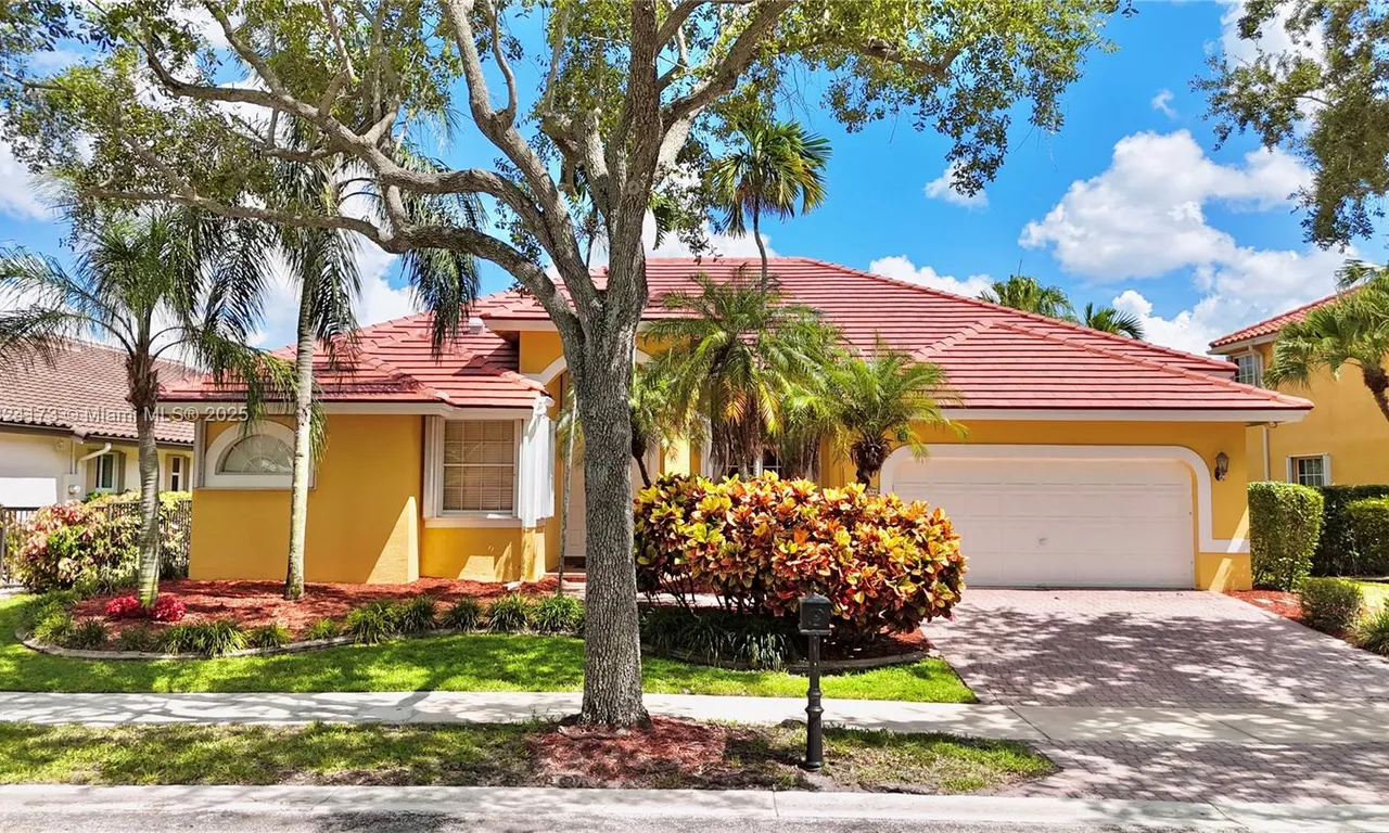 2694 Oakbrook Dr, Weston FL 33332