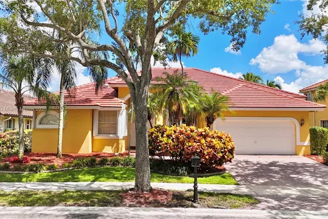 2694 Oakbrook Dr, Weston FL 33332