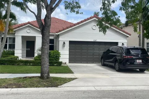 1087 Chenille Cir, Weston FL 33327
