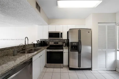 139 Riviera Cir # 8, Weston FL 33326