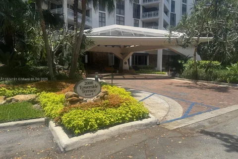 2000 Towerside Ter # 3, Miami FL 33138