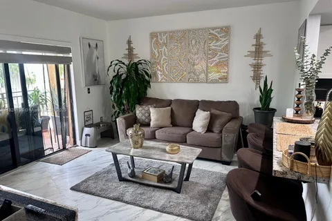 9340 Fontainebleau Blvd # 313, Miami FL 33172