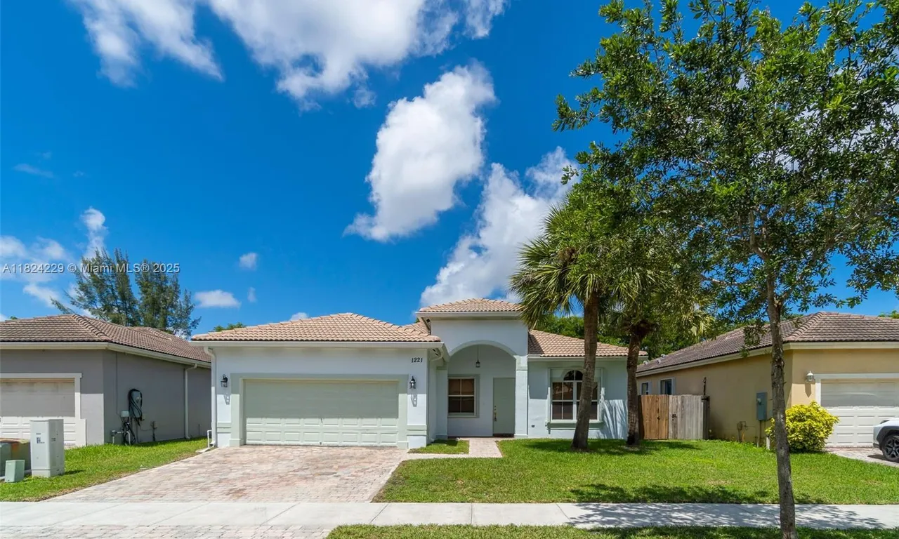 1221 SE 17th Ave, Homestead FL 33035