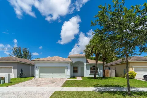 1221 SE 17th Ave, Homestead FL 33035