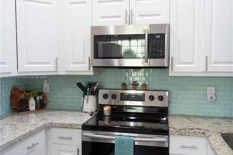 10631 NW 14th St # 212, Plantation FL 33322