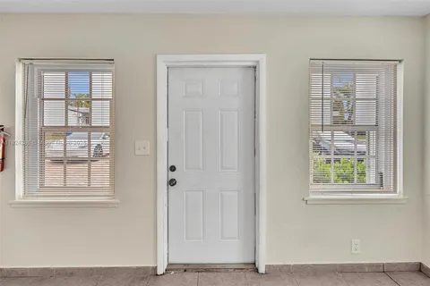 930 N 16th Ave # 1, Hollywood FL 33020