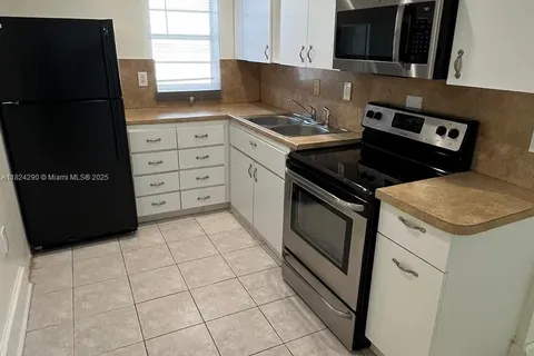 1747 Rodman St # 409, Hollywood FL 33020