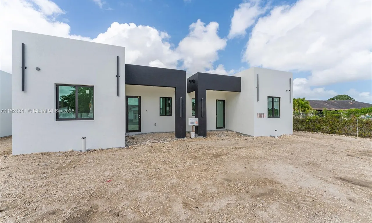 12381 SW 220th St, Miami FL 33170