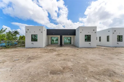 12381 SW 220th St, Miami FL 33170