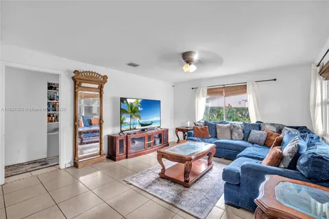 515 NE 11th St, Fort Lauderdale FL 33304