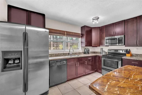 515 NE 11th St, Fort Lauderdale FL 33304
