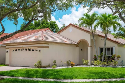 922 Falling Water Rd, Weston FL 33326