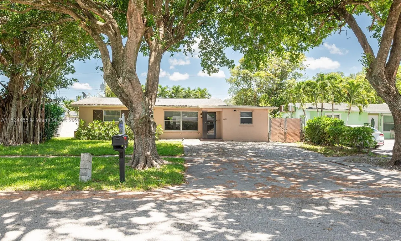 5576 SW 7th St, Margate FL 33068