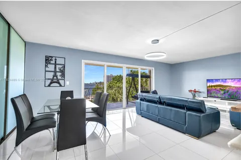 11111 Biscayne Blvd # 3F, Miami FL 33181