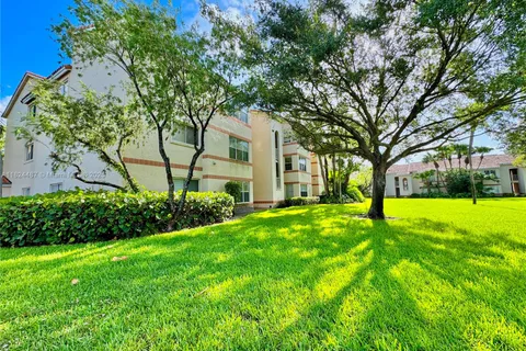 3360 N Pinewalk Dr N # 1312, Margate FL 33063