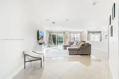 7400 Viscaya Cir, Margate FL 33063