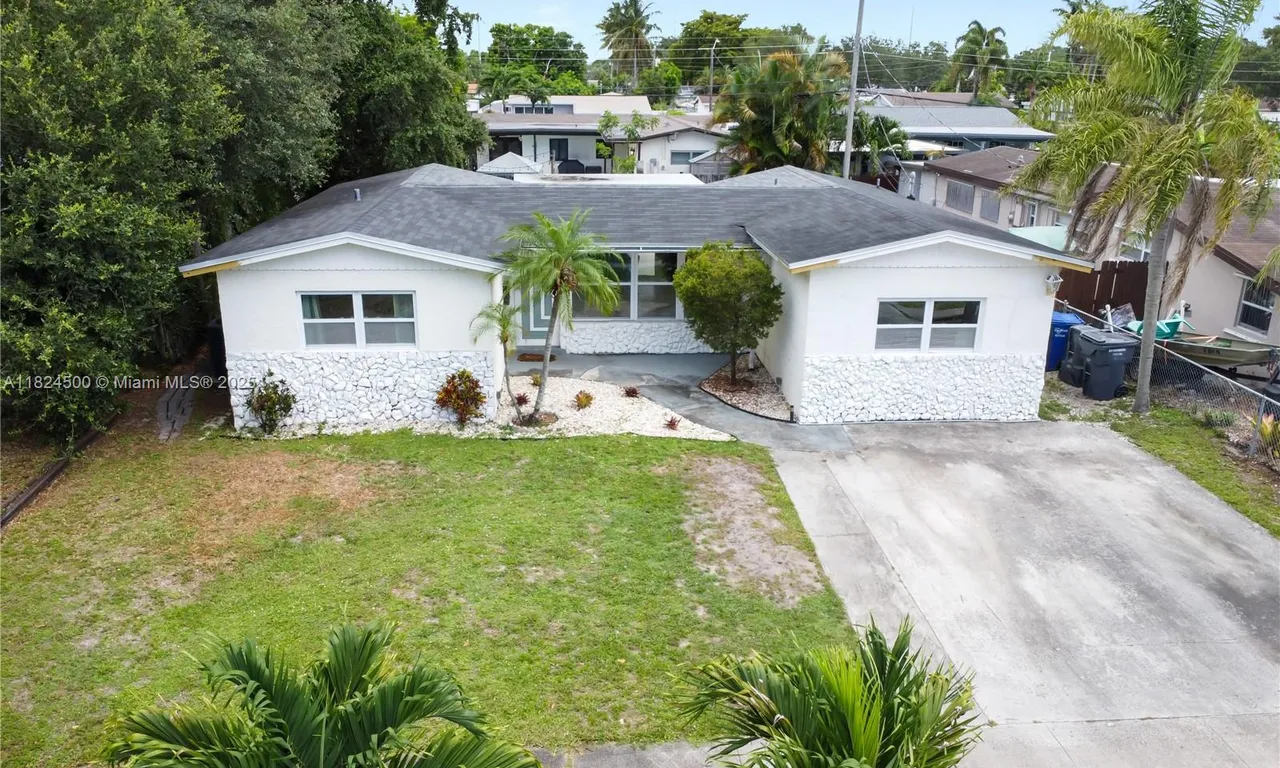 6459 Evans St, Hollywood FL 33024