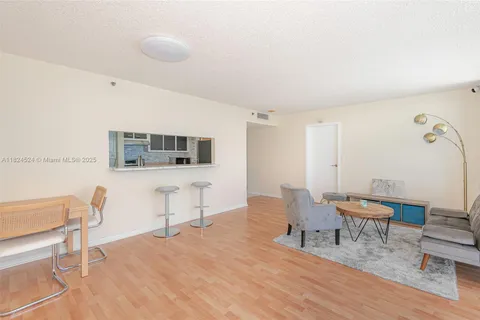 7601 E Treasure Dr # 1517, North Bay Village FL 33141