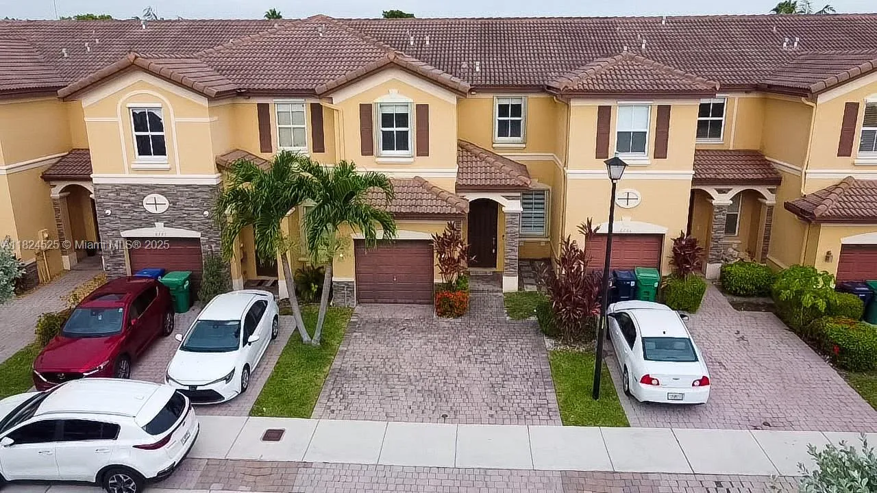 8763 NW 112th Pl, Doral FL 33178