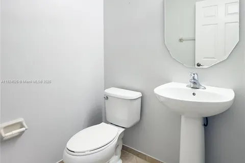 8763 NW 112th Pl, Doral FL 33178