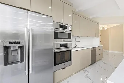 3900 Island Blvd # B408, Aventura FL 33160