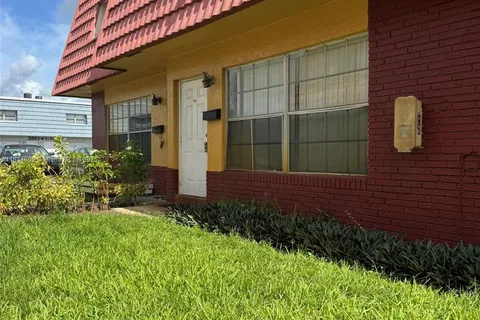 2562 NW 52nd Ave # B18, Lauderhill FL 33313
