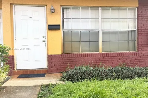 2562 NW 52nd Ave # B18, Lauderhill FL 33313