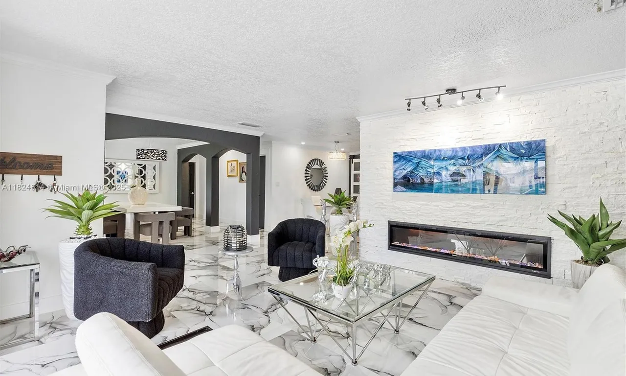 12121 SW 107th St, Miami FL 33186