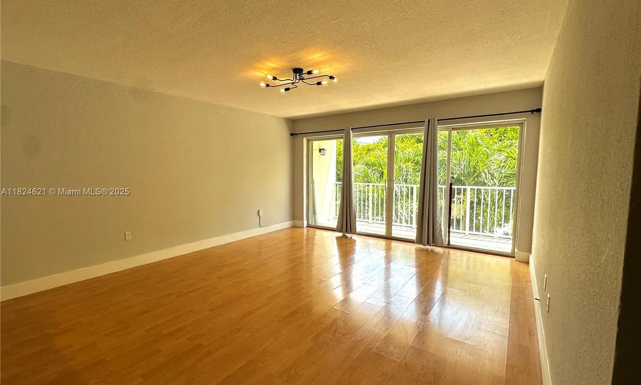 7701 N Kendall Dr # 327B, Miami FL 33156