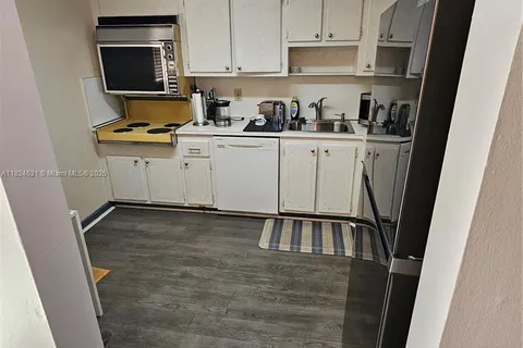 410 SE 2nd St # 318, Hallandale Beach FL 33009