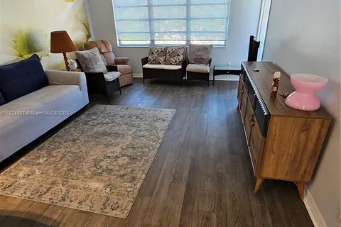 410 SE 2nd St # 318, Hallandale Beach FL 33009