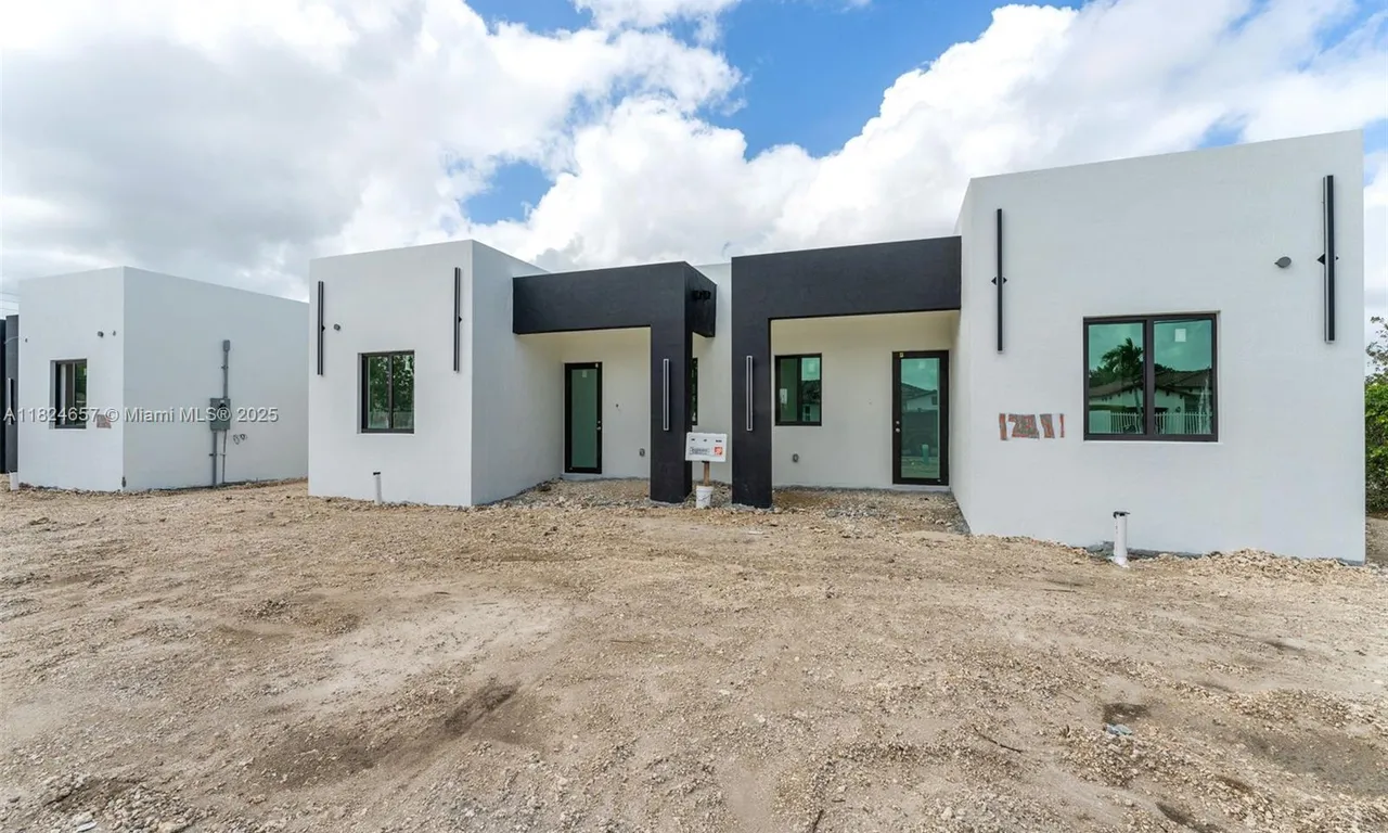 12387 SW 220th St, Miami FL 33170